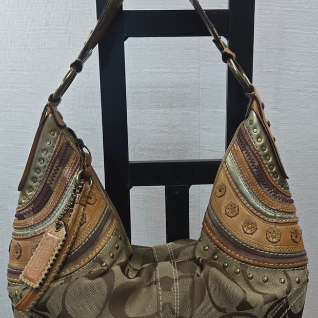 코치(Coach) 시그니처 라지 호보 숄더백