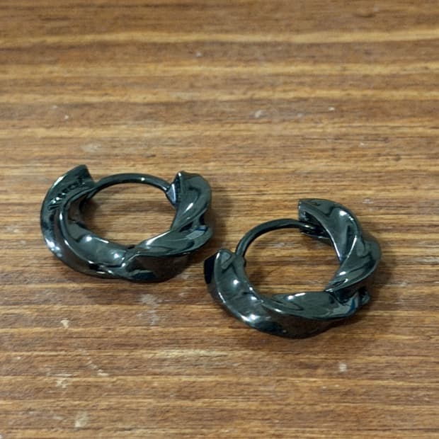 블랙 트위스트 링 귀걸이 볼드 후프 이어링