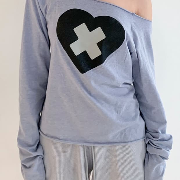 샵페어리 크로스 하트 컷오프 티