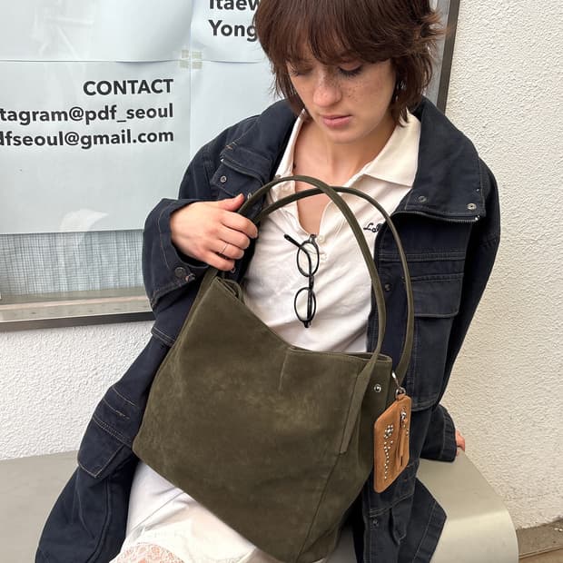 모노 버킷백 32 - 스웨이드 올리브