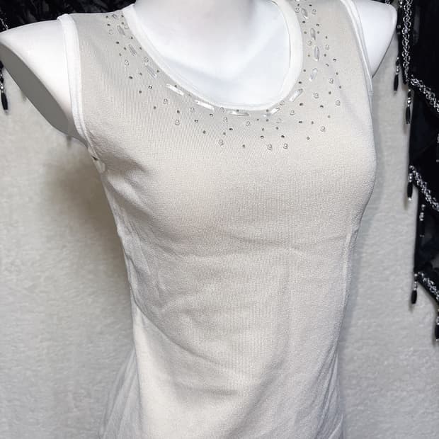 로맨틱갸루 라떼 진주 비즈장식 슬리브리스 나시 로걀탑 핀터 모리 너드