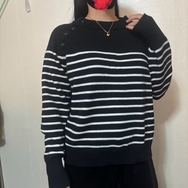 자라 블랙/화이트 스트라이프 니트