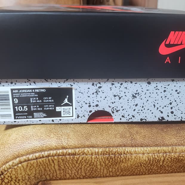 에어조던 4 시멘트 새상품 판매합니다. 사이즈 270