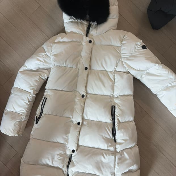 데상트 여성 퍼 후드 패딩