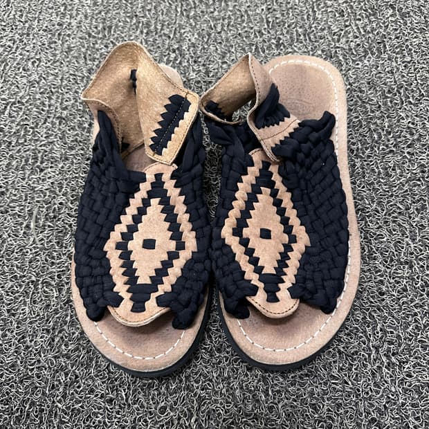 츄바스코 아즈텍 샌들 블랙 커피 255