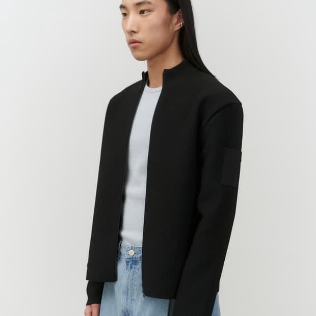 아모멘토 모크넥 집업 블랙 23ss