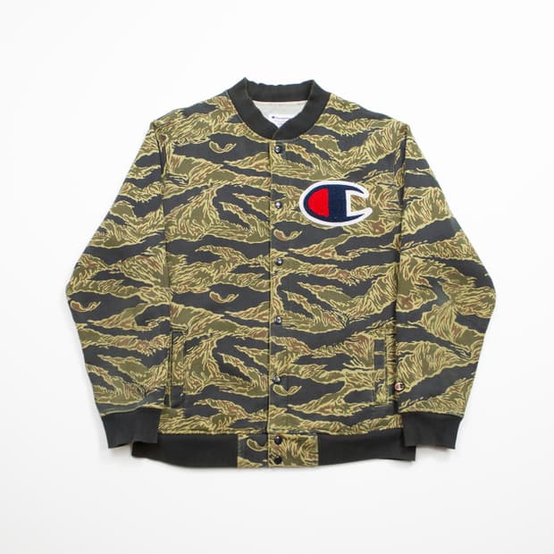 슈프림 x 챔피온 타이거 카모 바시티 자켓