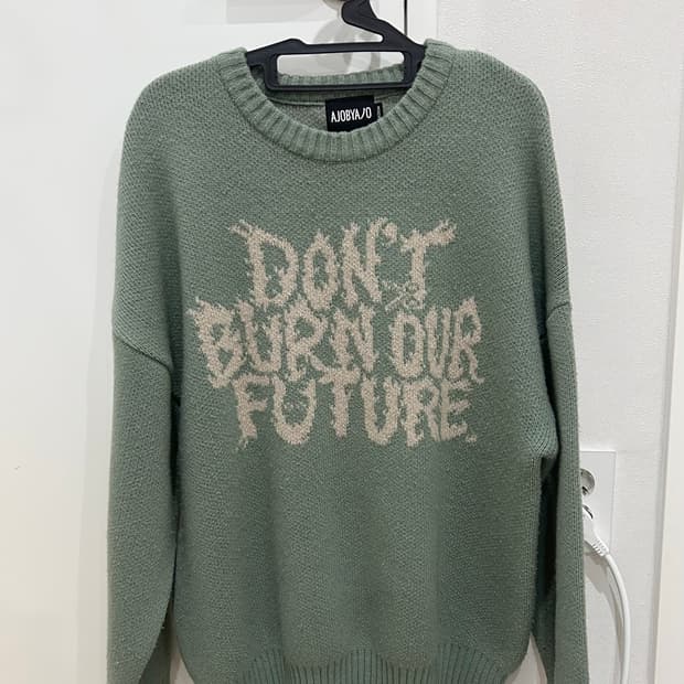 아조바이아조 니트