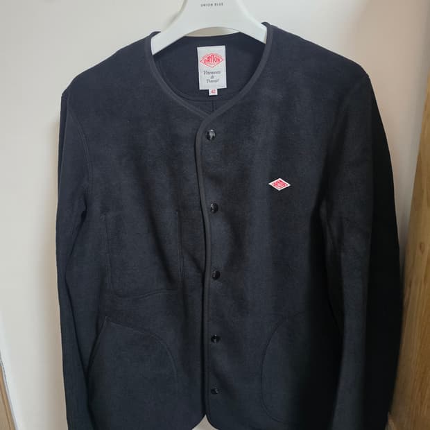 단톤 노카라 후리스 가디건 블랙 42사이즈