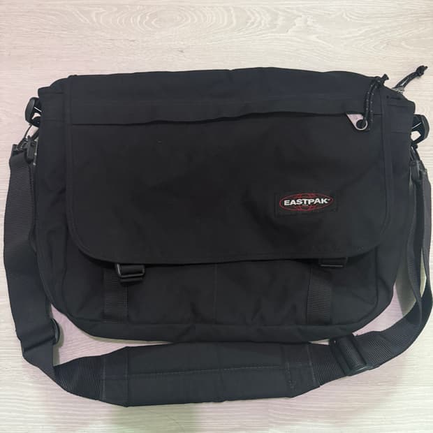 이스트팩 크로스백 판매합니다