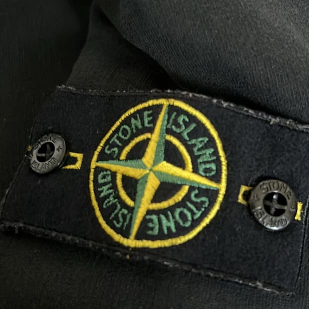 스톤아일랜드 블랙 맨투맨