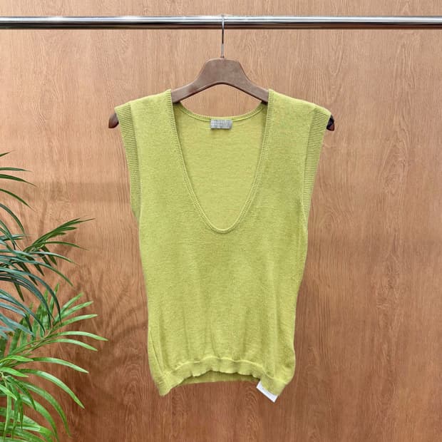 마가렛 호웰 딥 브이넥 슬리브리스 니트 립 배색 디테일 루즈핏 그린