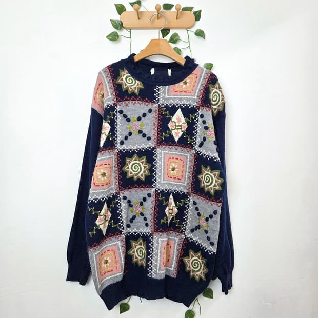 패치워크 자수 니트