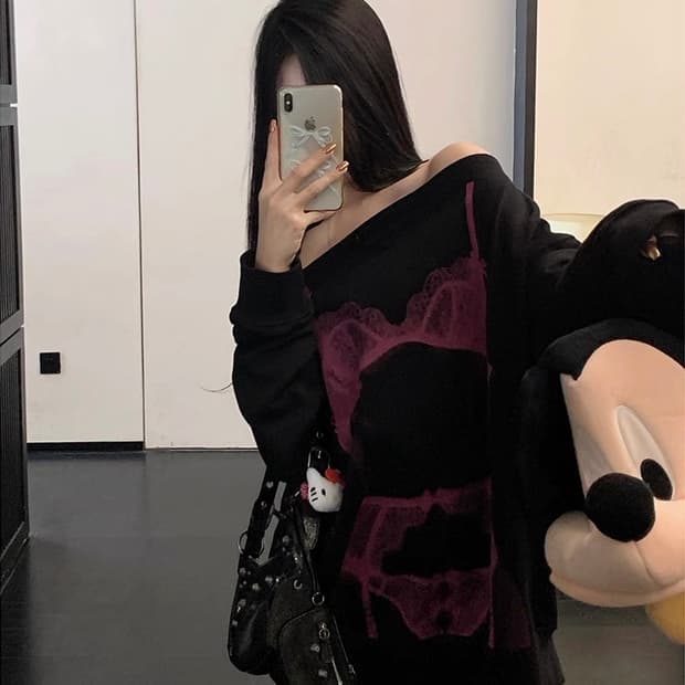 오프숄더 란제리 프린팅 오버핏 맨투맨