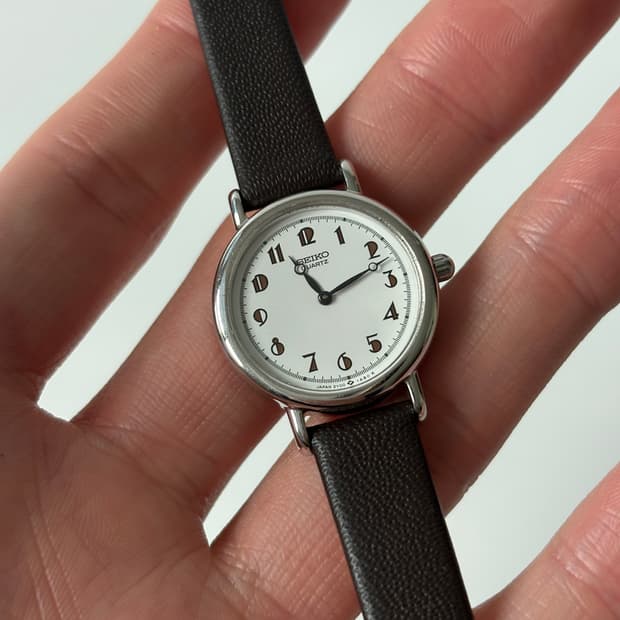 1980년대 아라빅 인덱스 실버 쿼츠 여성