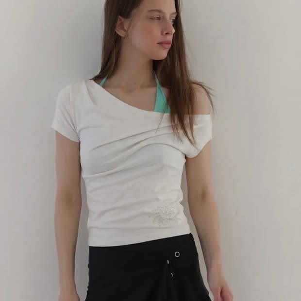아수라 (ASURA) STUDDED ONE-SHOULDER T(IVORY