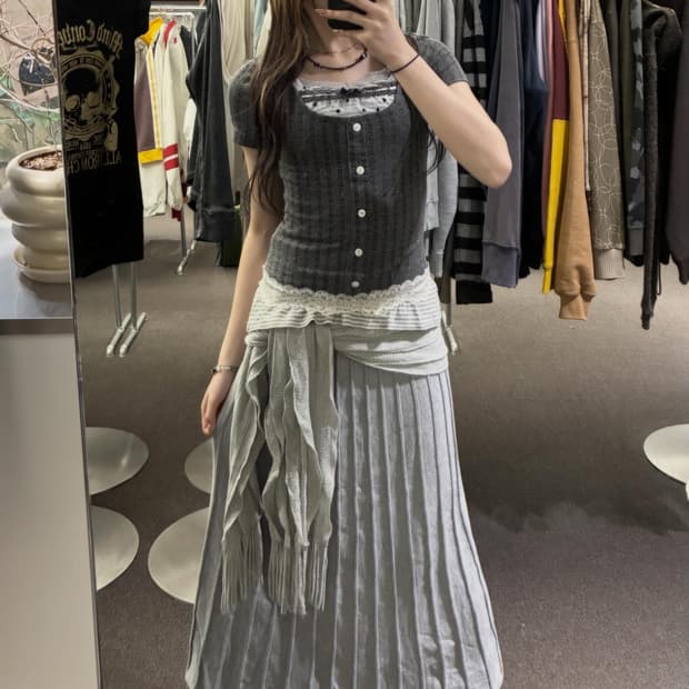 Monochrome Muse 🌫️🔗