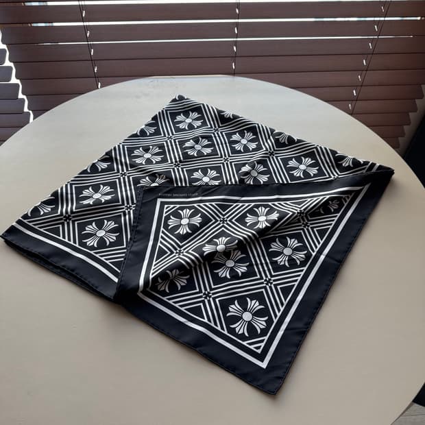 크롬하츠 실크 스카프 블랙