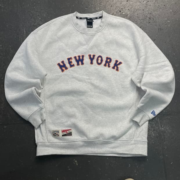 100 뉴에라 뉴욕 맨투맨 