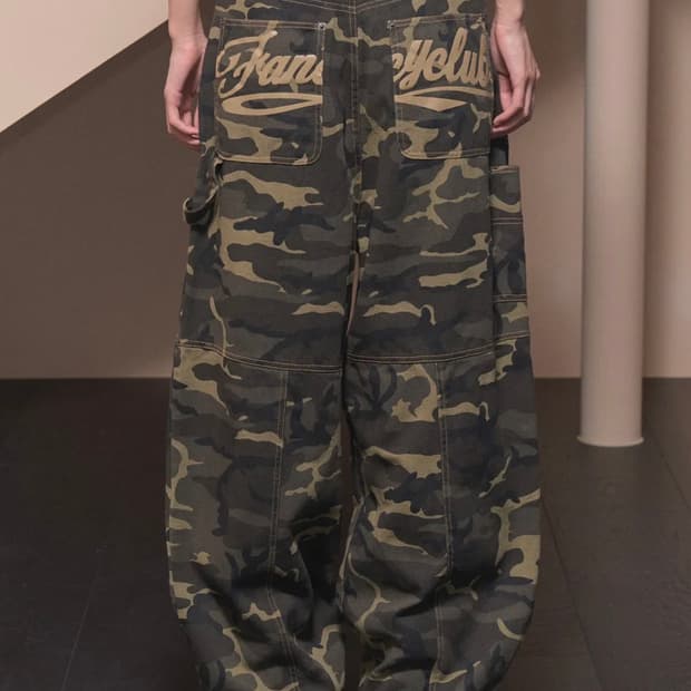 팬시클럽 카펜더 레터링 데님 팬츠 (KHAKI CAMO)