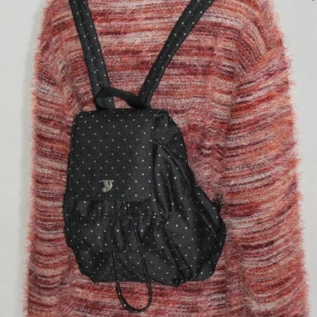 여밈 도트 백팩