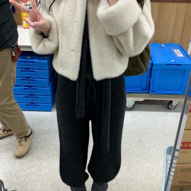 오브제스트 Soft Bloom Raccoon Knit Jogger 차콜