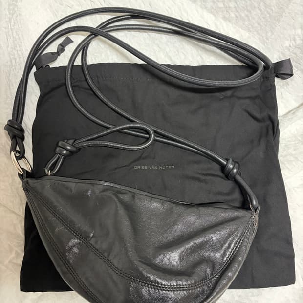 드리스 반 노튼 레더 크로스바디 백 블랙