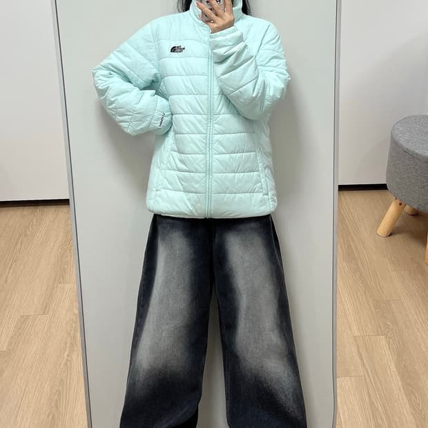노스페이스 브이모션 하늘색 경량패딩