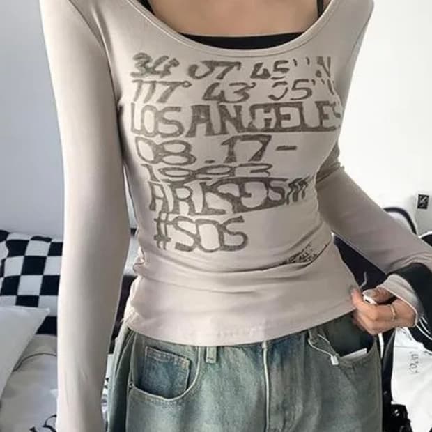 에이블리 유넥레터링 긴팔티셔츠 베이지