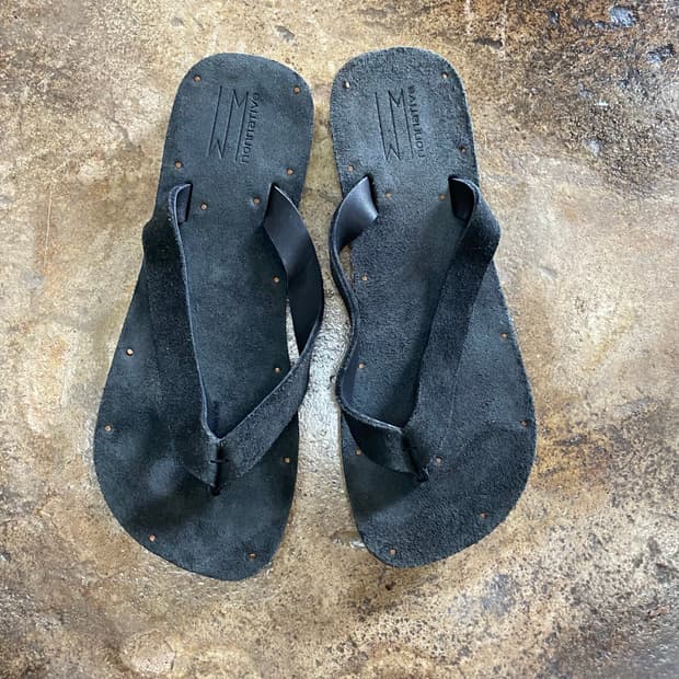 (260) 논네이티브 가죽 쪼리 샌들
