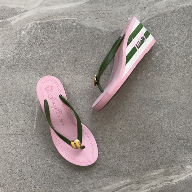 Juicy Couture pink green stripe apple 샌달