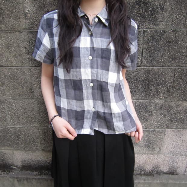 마가렛 호웰 린넨 반팔 셔츠 체크 패턴 디테일 루즈핏 블랙