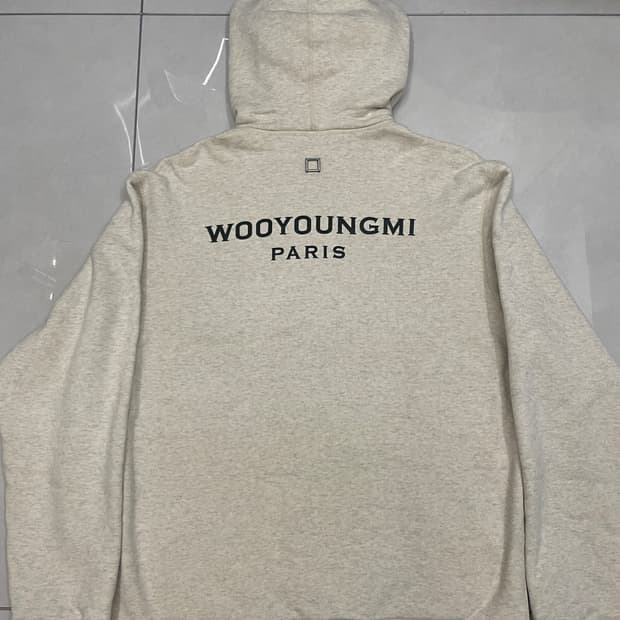 우영미 22FW 코튼 백로고 후드집업 아이보리