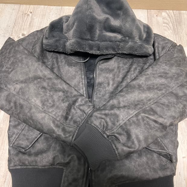 자라 리버서블 페이크 레더 후드 집업 점퍼