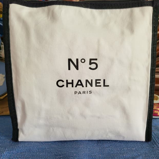 샤넬 메이크업 파우치 