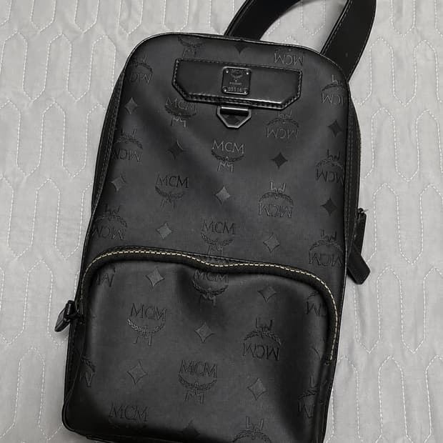 MCM 모노그램 슬링백