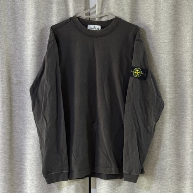 [L] 스톤아일랜드 와펜 패치 맨투맨 차콜