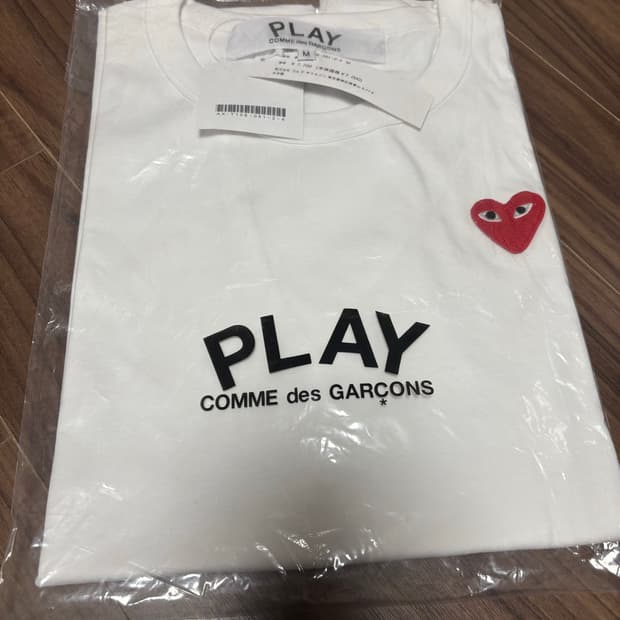 (새상품)꼼데가르송 반팔티