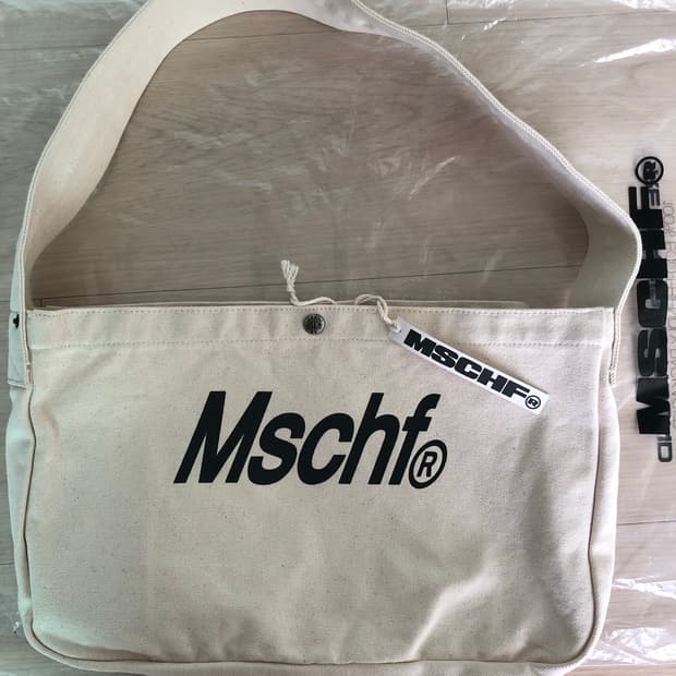 미스치프 뉴스레터백 아이보리 새상품