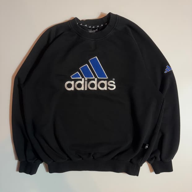 아디다스 빅로고 맨투맨 