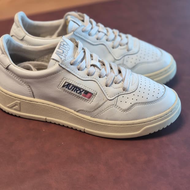 실착용2회 240-245(38) 오트리 메달리스트 로우 스니커 