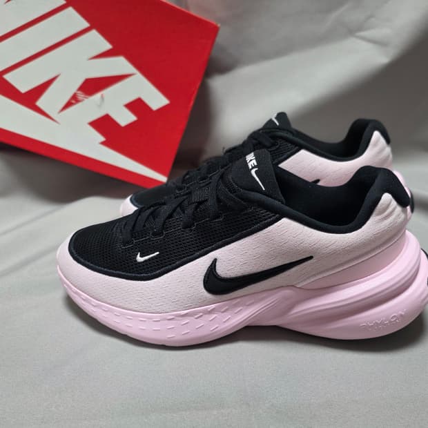 나이키 우먼스 업리프트SC [245mm]