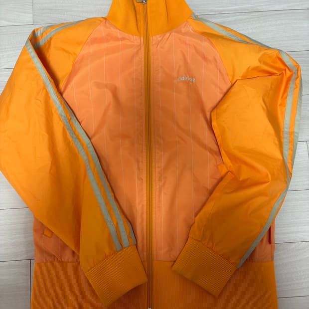 아디다스 귤맛 바람막이