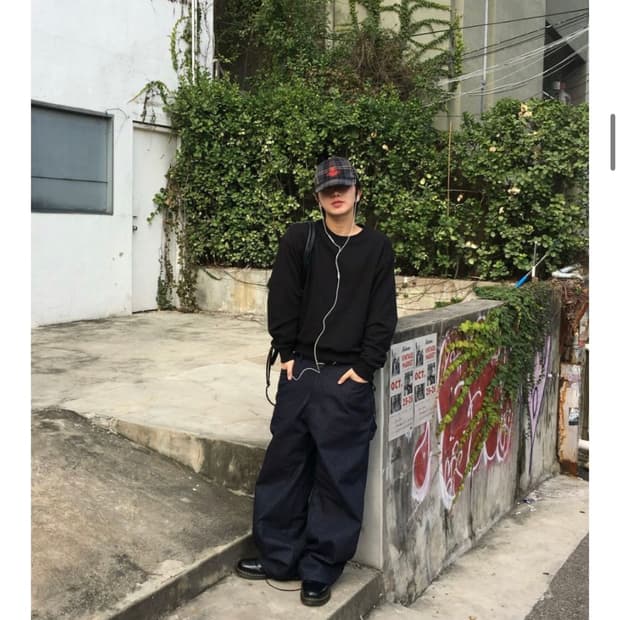 단스튜디오 크롭 맨투맨