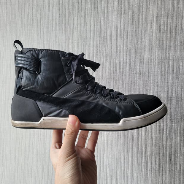 Back strap hightop