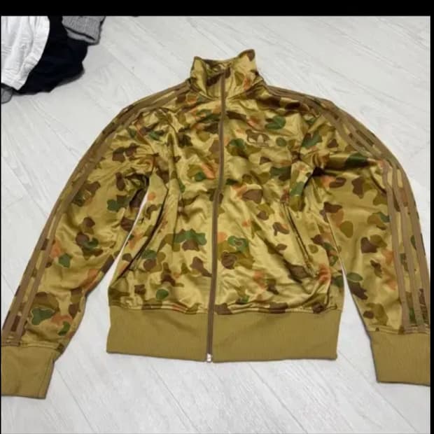 아디다스 카모 트랙탑