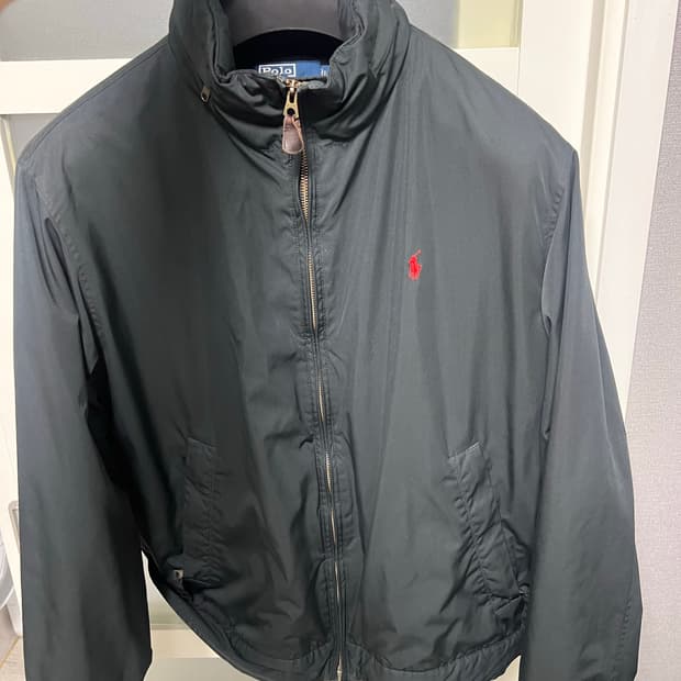 폴로 쉘바람막이 제품입니다.