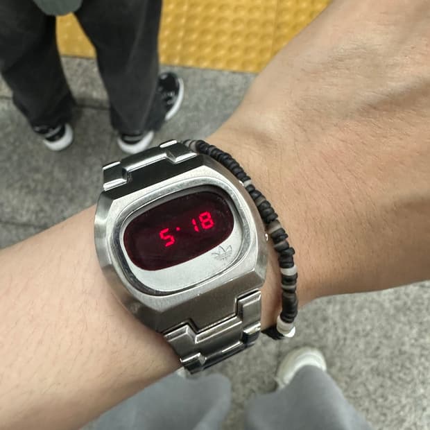 아디다스 빈티지 led 시계