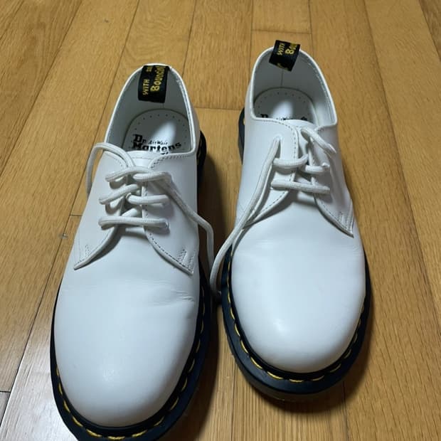 닥터마틴 1461 화이트 250사이즈