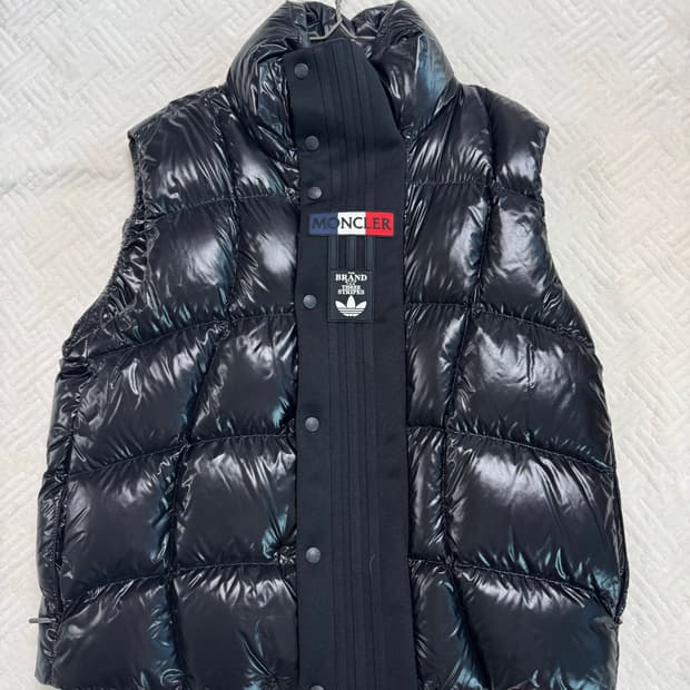몽클레어 아디다스 콜라보 조끼패딩